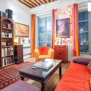 Salon Et Mezzanine Centre Séjour chez l'habitant